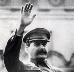 Read more about the article Cât de cinic şi pervers era Stalin faţă de „prietenii” şi colaboratorii săi: după ce îi mângâia pe cap, apoi dădea ordin să fie arestaţi!
