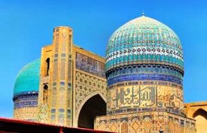 Read more about the article Legenda minunată a moscheii Bibi-Hanîm din Uzbekistan: sărutul interzis al amantei marelui conducător mongol Tamerlan