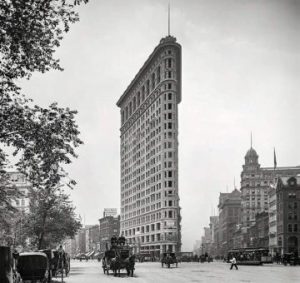 Read more about the article Flatiron Building – cel mai bizar şi mai faimos zgârâie-nori din New York