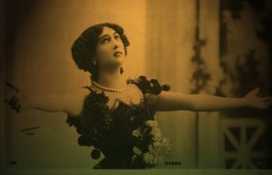 Read more about the article La Belle Otero, o curtezană spaniolă celebră de la sfârşitul secolului al XIX-lea. Cu ochi negri hipnotici, 6 bărbați s-ar fi sinucis din cauza ei… A strâns o avere imensă, pe care a pierdut-o toată la jocurile de noroc